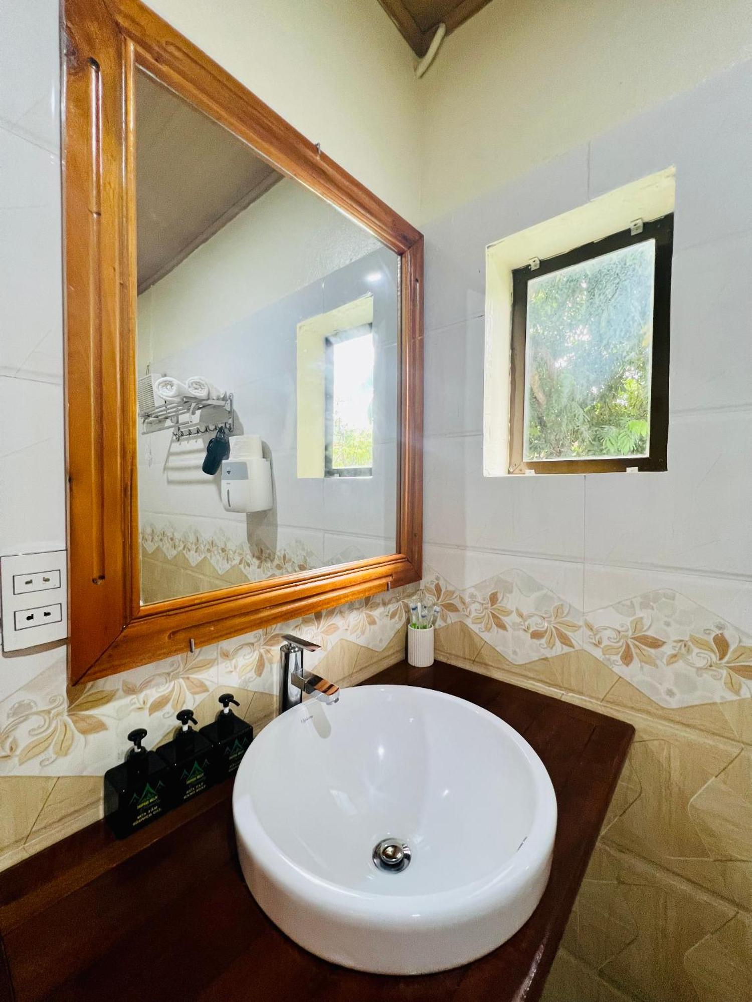 Tropical Valley Homestay - Villas Phong Nha Esterno foto