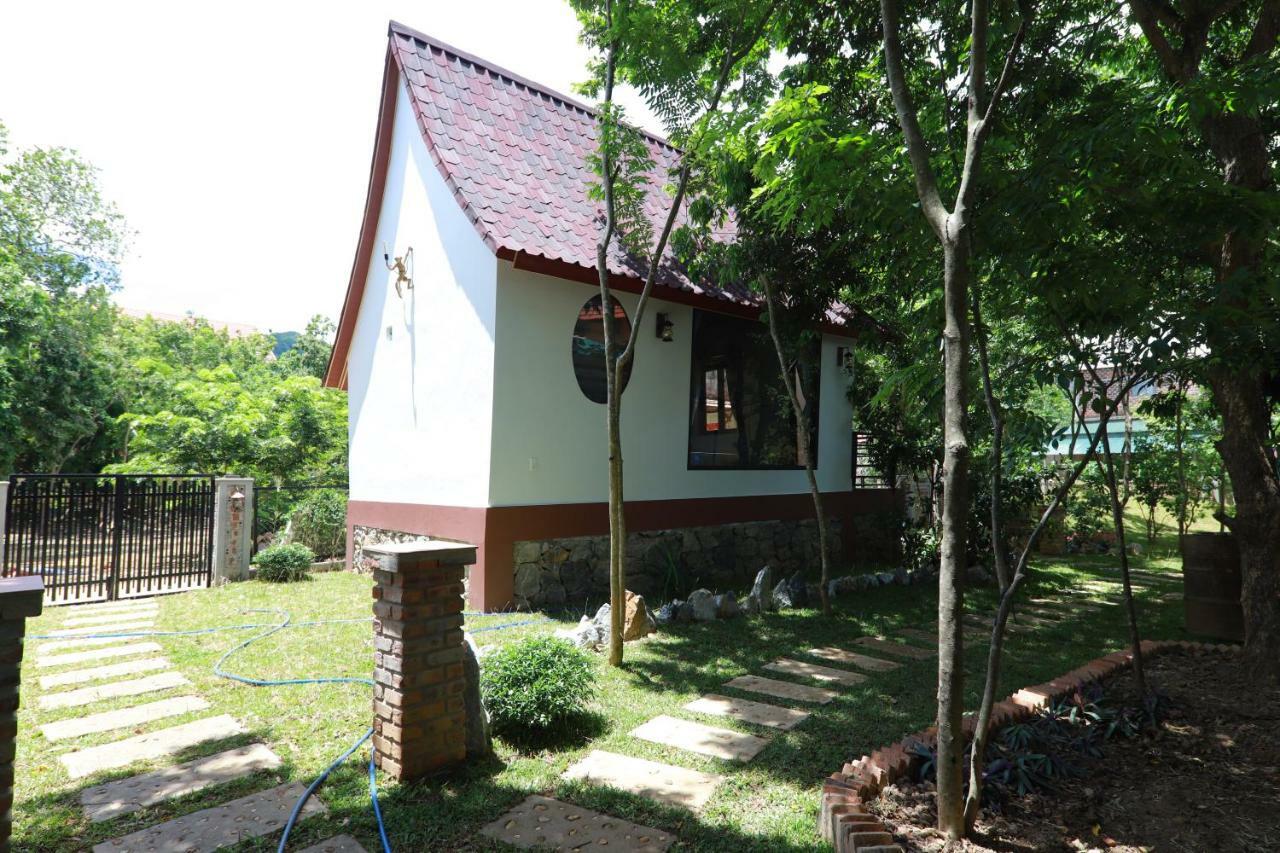 Tropical Valley Homestay - Villas Phong Nha Esterno foto